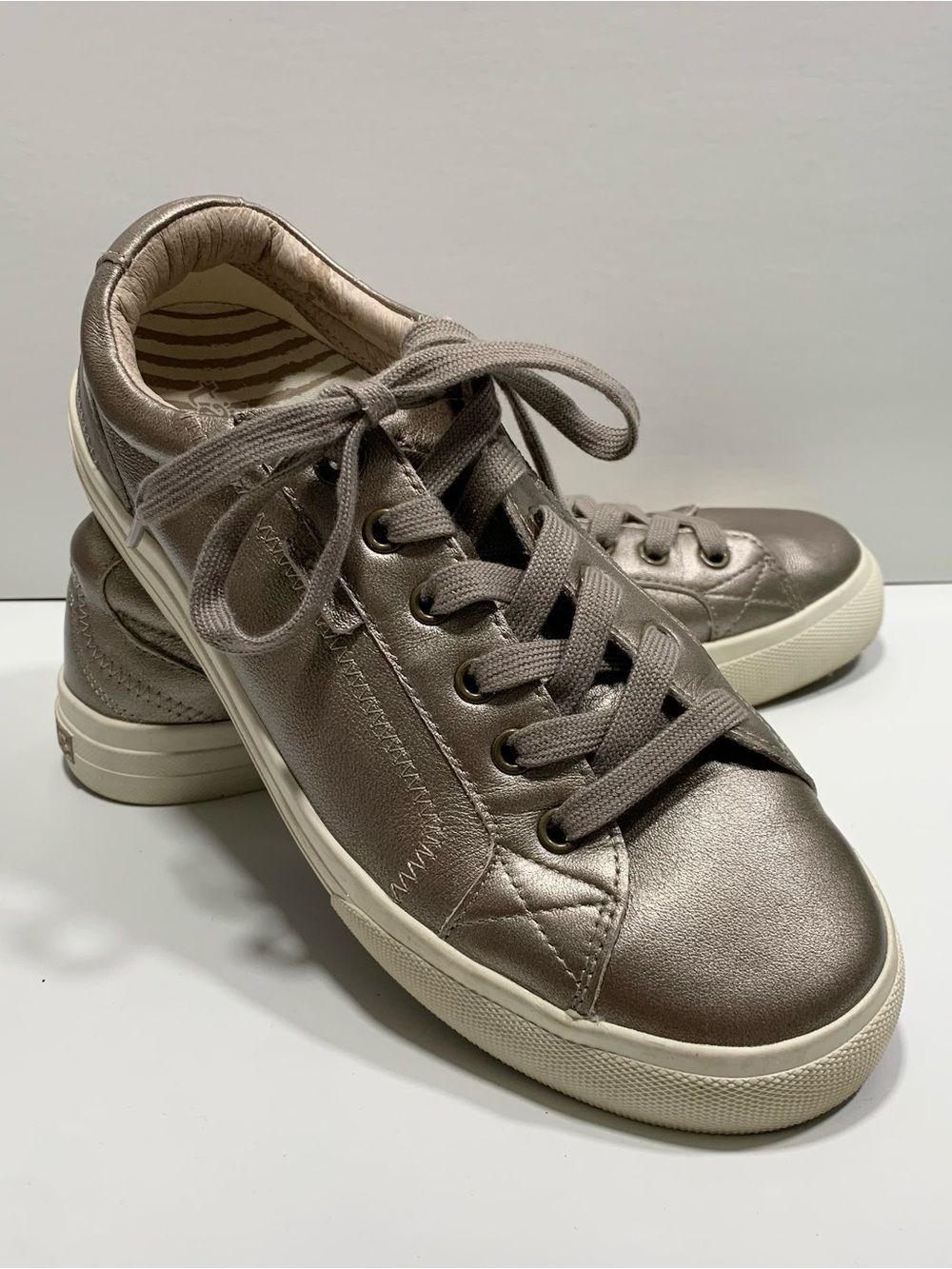 Taos Plim Soul Lux Sneaker Womens 9 Metallic Leather Comfort Champagne Bronze
